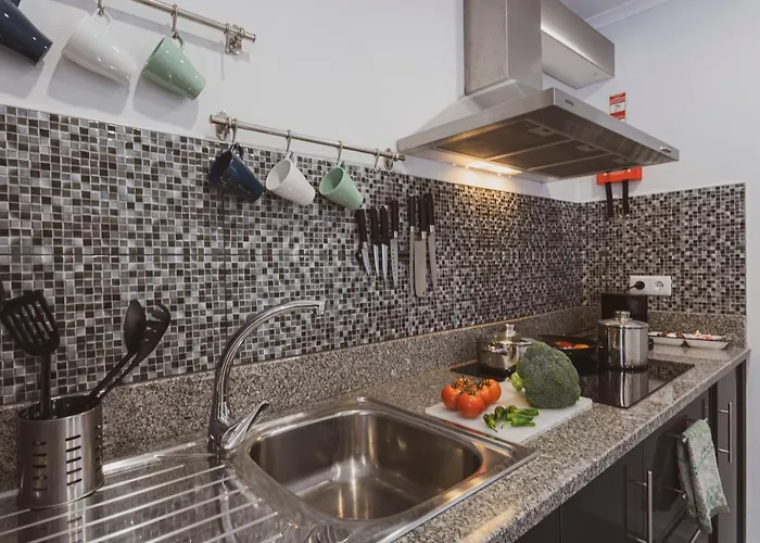 07 - In Front Of The 公寓 佩尼契