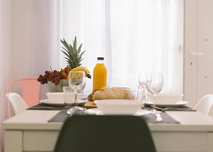 07 - In Front Of The 公寓