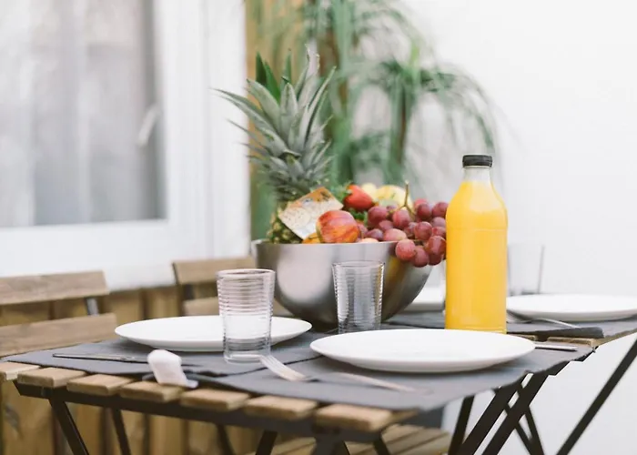 07 - In Front Of The 公寓