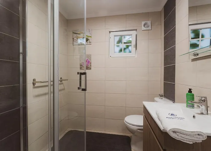 07 - In Front Of The 公寓