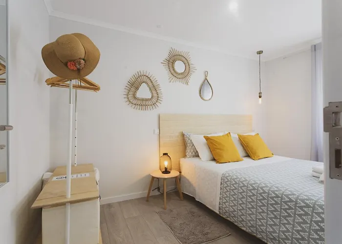 07 - In Front Of The 公寓