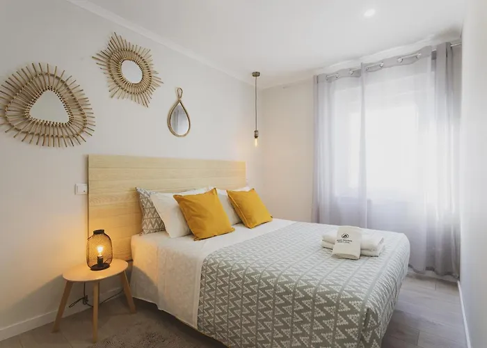 07 - In Front Of The 佩尼契